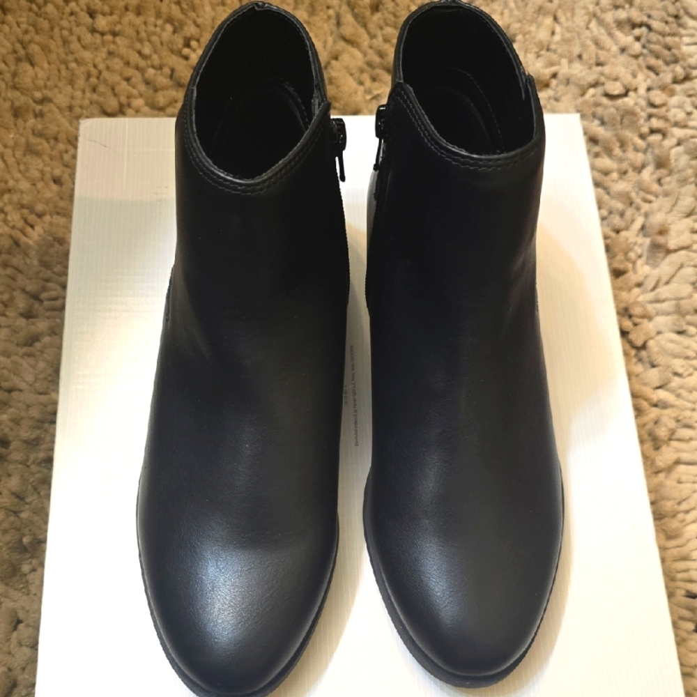 New St. John's Bay Women's Size 8.5 Black Ankle Bootie Side Zip